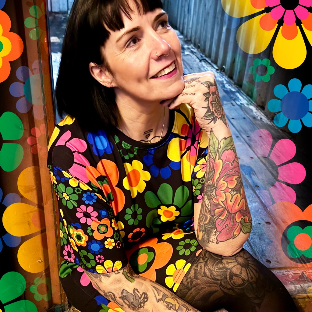 Lady in FLOW-POW joy t-shirt dress by SHALMIAK.