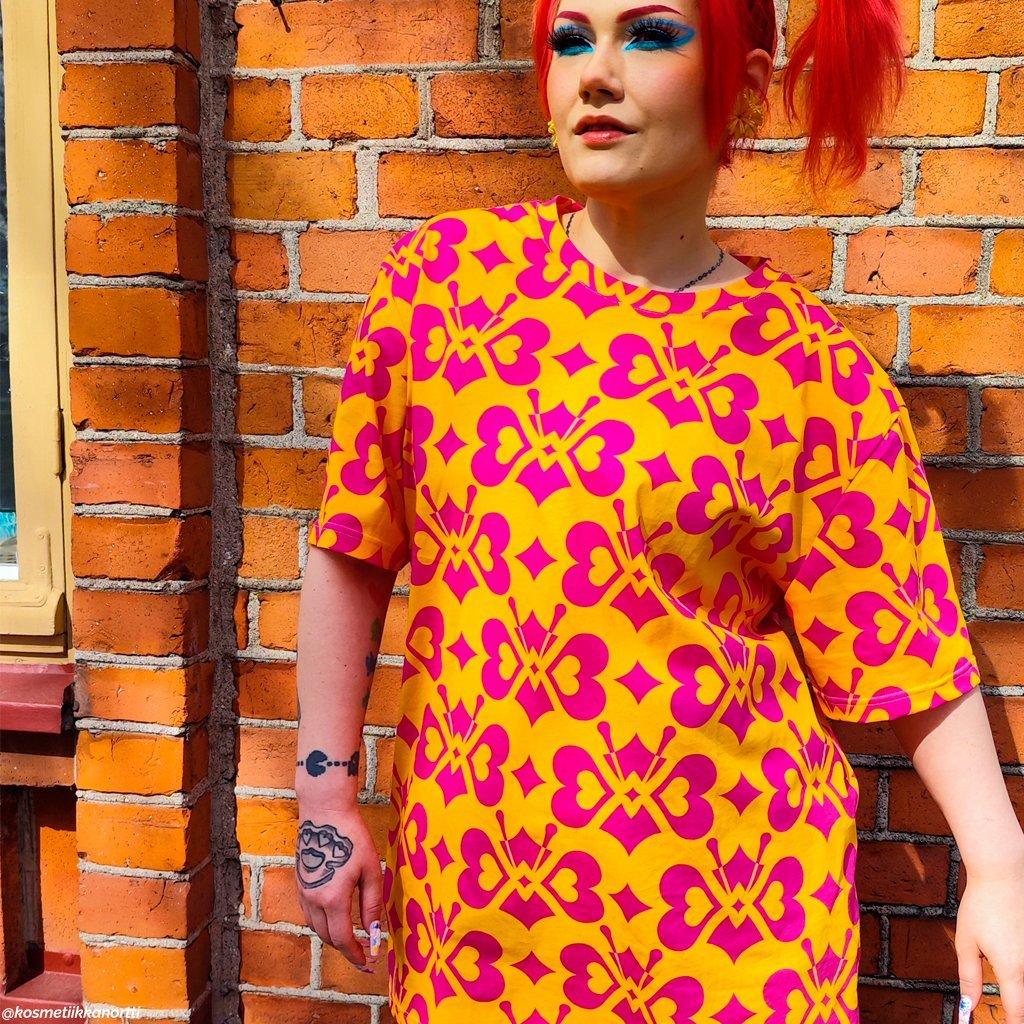 LOVE BUTTERFLY yellow pink - Organic Cotton T-Shirt - SHALMIAK